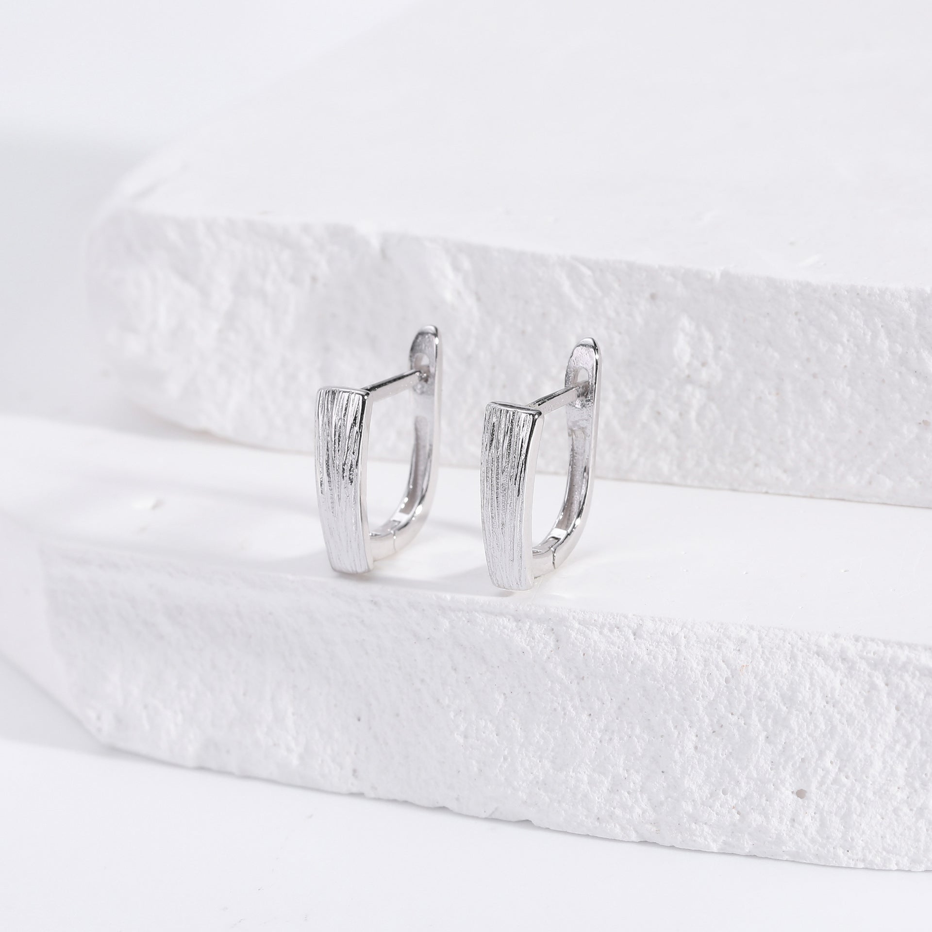 Damen Ohrstecker mit modernes, strukturiertes Design aus hochwertigem 925 Sterling Silber Shop Nory