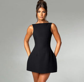 Damen Minikleid mit figurbetontem Schnitt und schwingendem Rock