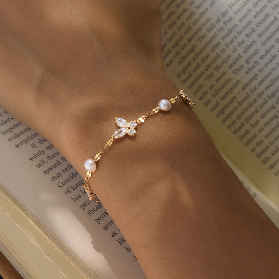 Damen Armband mit eleganten Perlen- und Kristallakzenten Shop Nory