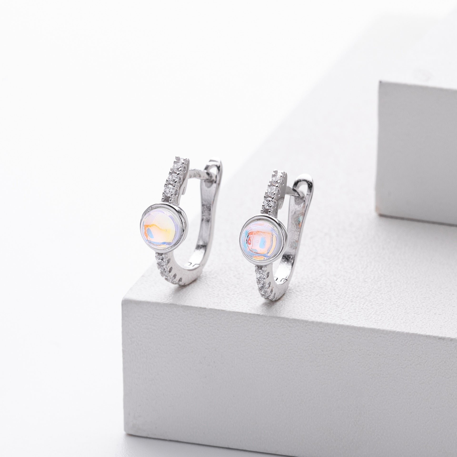 Damen Ohrhänger mit strahlendem Zirkonstein und modernem Design Shop Nory
