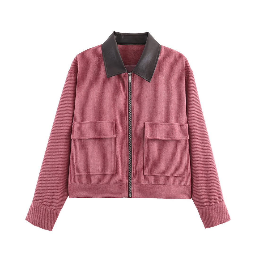 Damen Kurz geschnittene Rippenstrickjacke mit Kontrastkragen, aufgesetzten Taschen und Reißverschluss Shop Nory