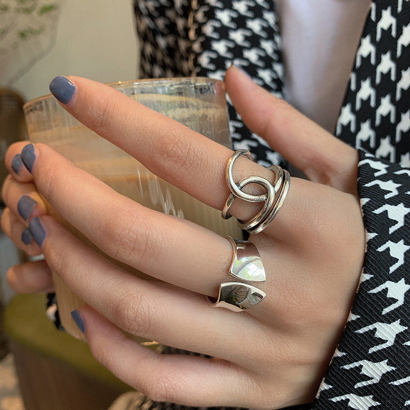 Damenring mit geometrischem Design und hochwertiger Oberfläche Shop Nory