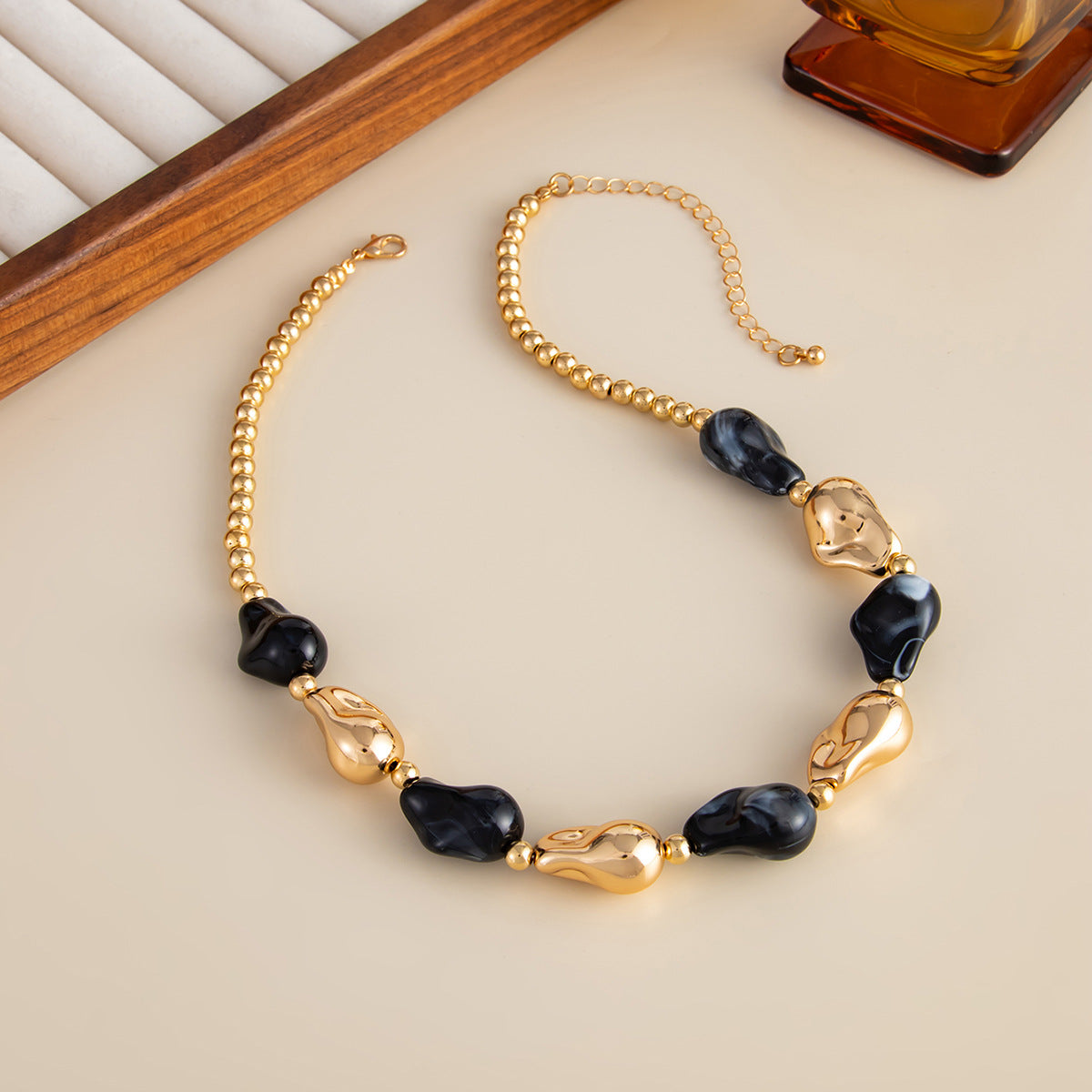 Damen elegante und modische Kette mit goldenen und türkisfarbenen Elementen Shop Nory