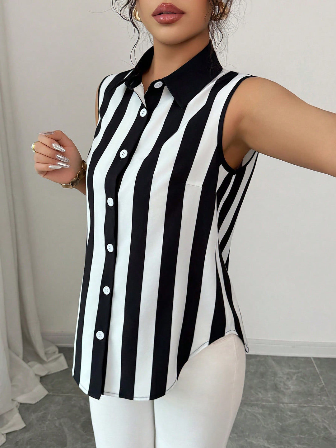 Damen Ärmellose Hemdbluse mit Kentkragen, A-Linien-Silhouette und durchgehender Knopfleiste Shop Nory