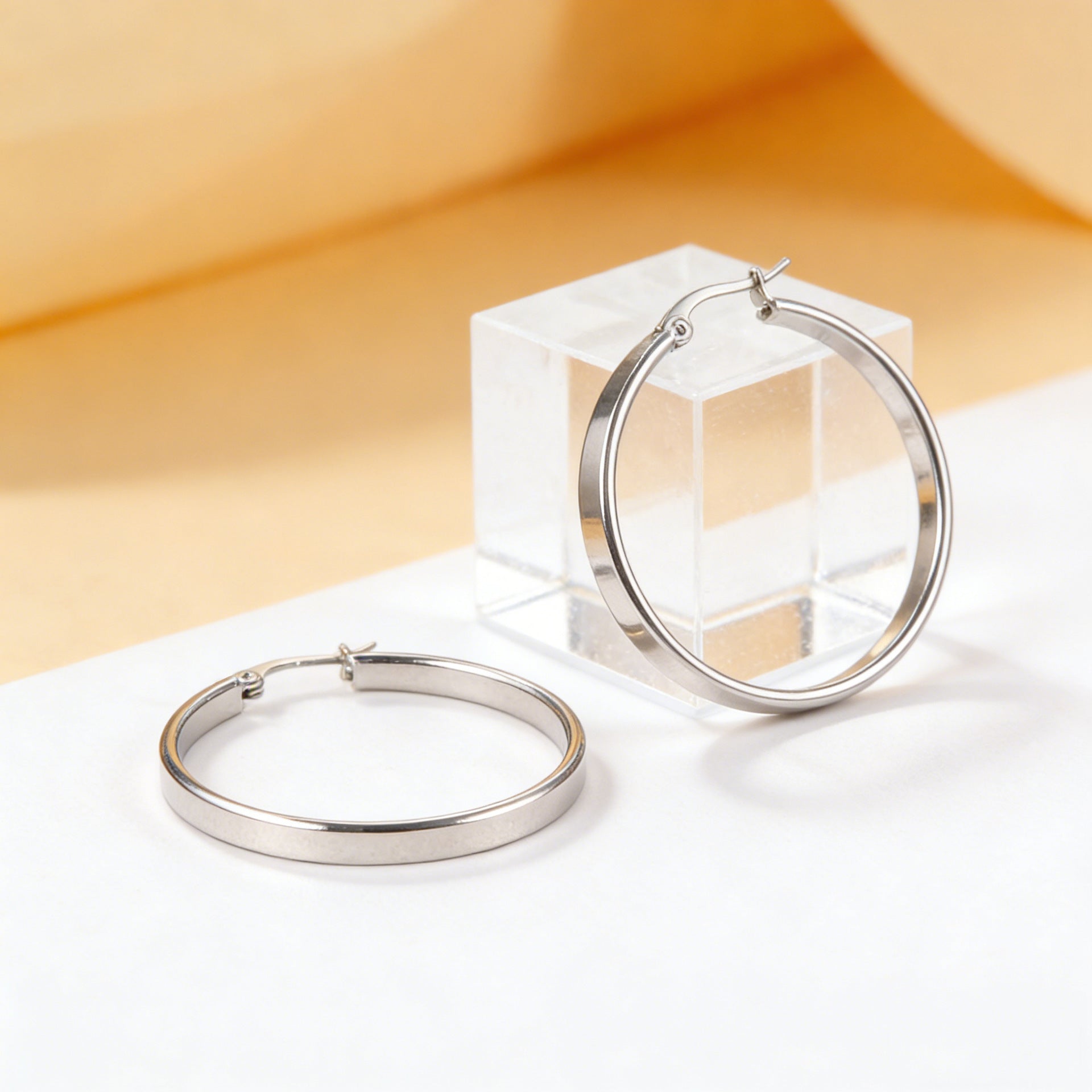 Damen hochwertige Creolen aus Edelstahl mit goldplattierter Oberfläche Shop Nory