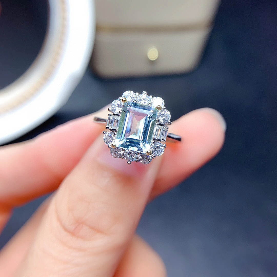 Damenring mit luxuriösem rechteckigen Edelstein und funkelnden Zirkonia Steinen Shop Nory