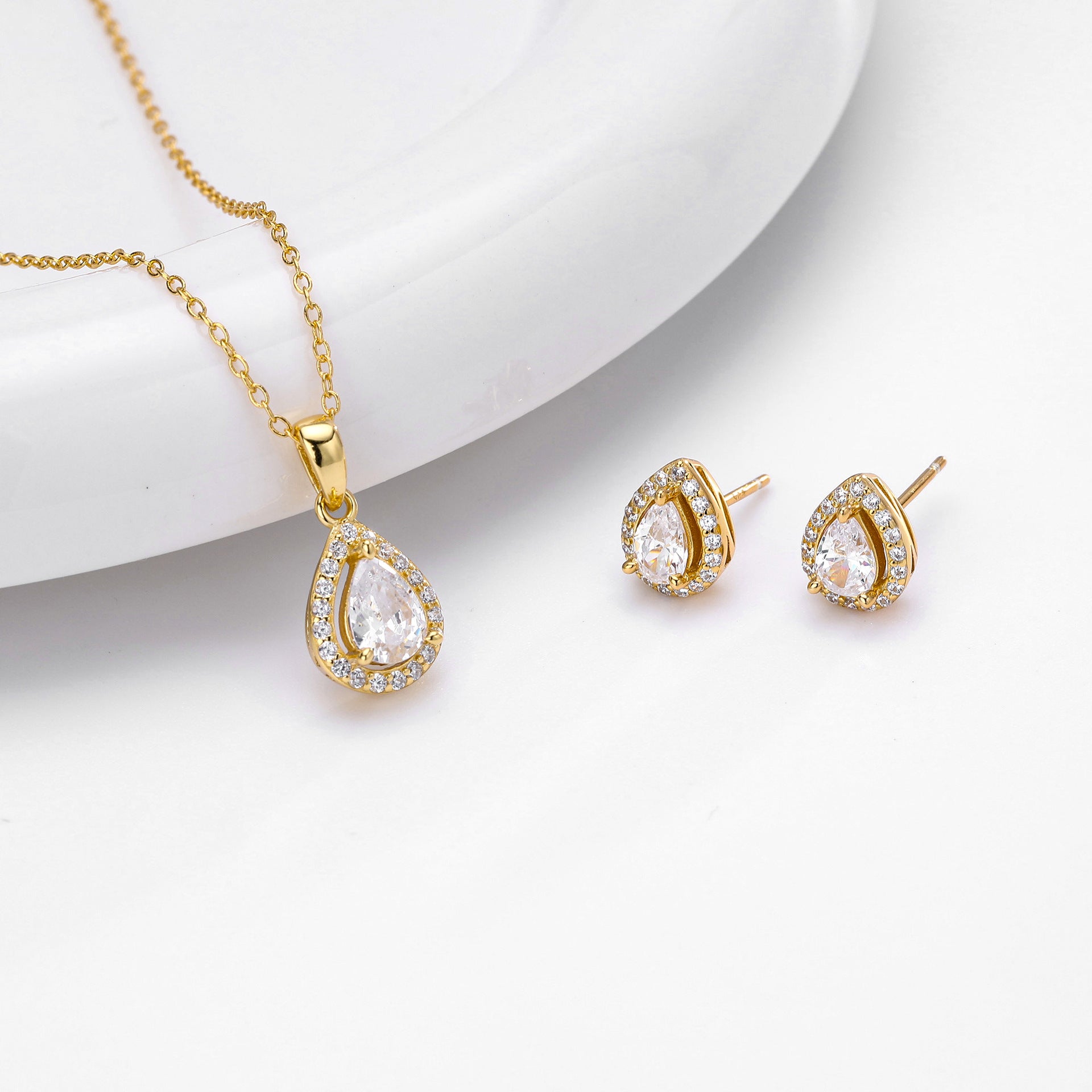 Damen Halskette mit tropfenförmigem Zirkonanhänger aus 925 Sterlingsilber und elegantem Design Shop Nory