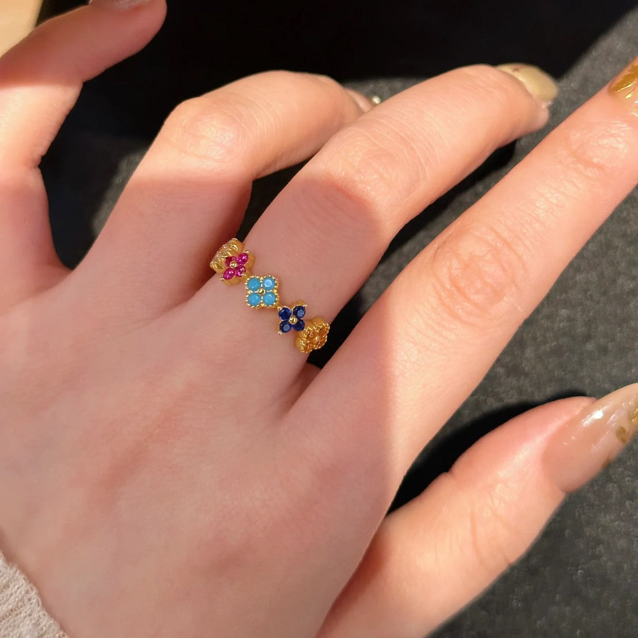 Damenring mit buntem Blumen-Design und funkelnden Steinen Shop Nory