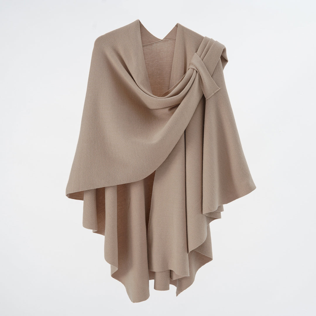 Damen Kapuzenponcho aus Feinstrick mit asymmetrischem Saum Shop Nory