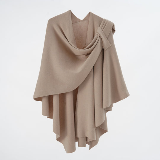 Damen Kapuzenponcho aus Feinstrick mit asymmetrischem Saum Shop Nory