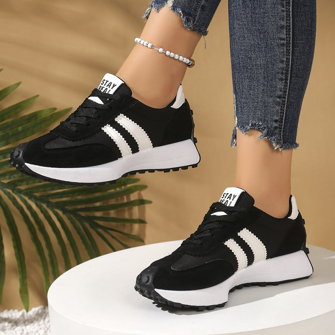 Damen Retro-Sneaker mit profilierter Gummisohle und dekorativen Zierstreifen Shop Nory