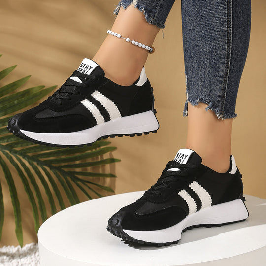 Damen Retro-Sneaker mit profilierter Gummisohle und dekorativen Zierstreifen Shop Nory