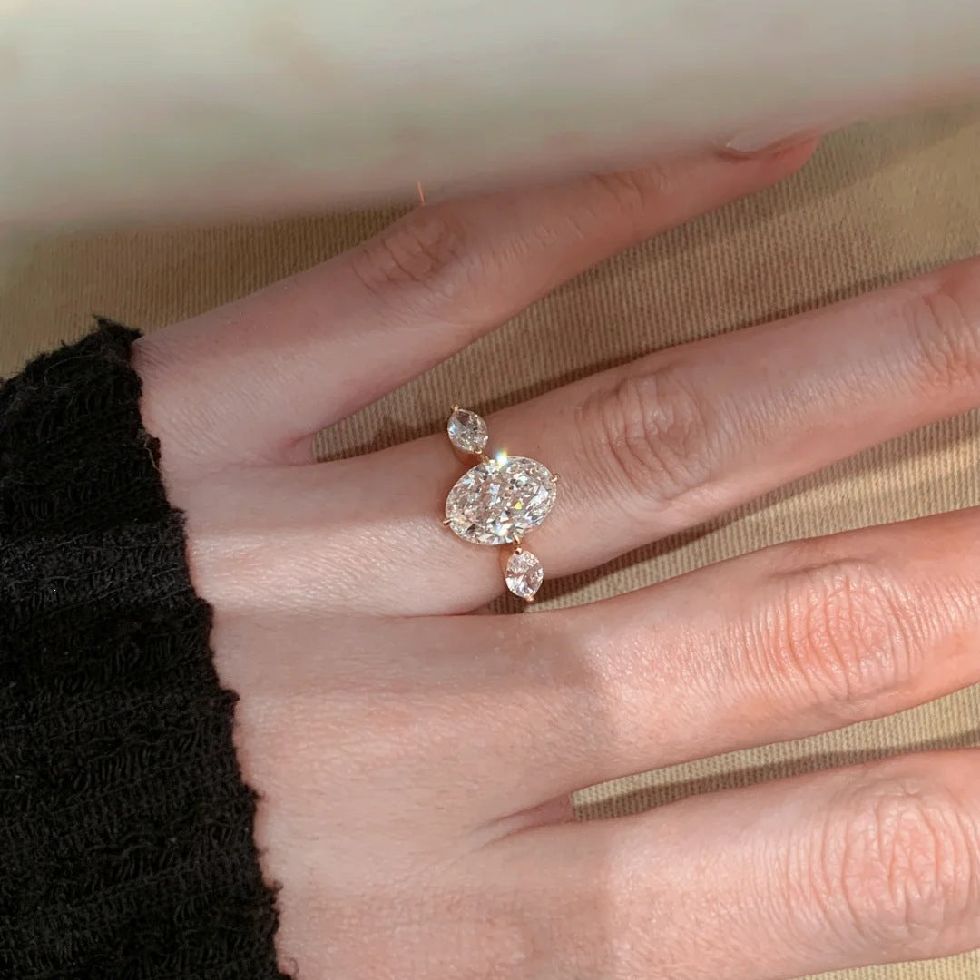 Damen Verlobungsring mit kunstvollem, ovalem Diamantdesign und funkelnden Zirkonia Shop Nory
