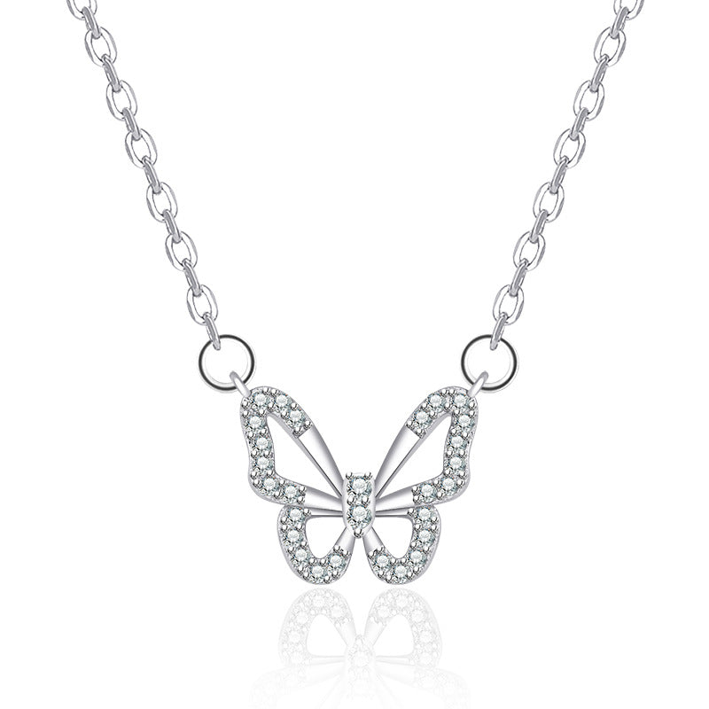 Damen Halskette mit filigranem Schmetterlingsanhänger und funkelnden Kristallen Shop Nory