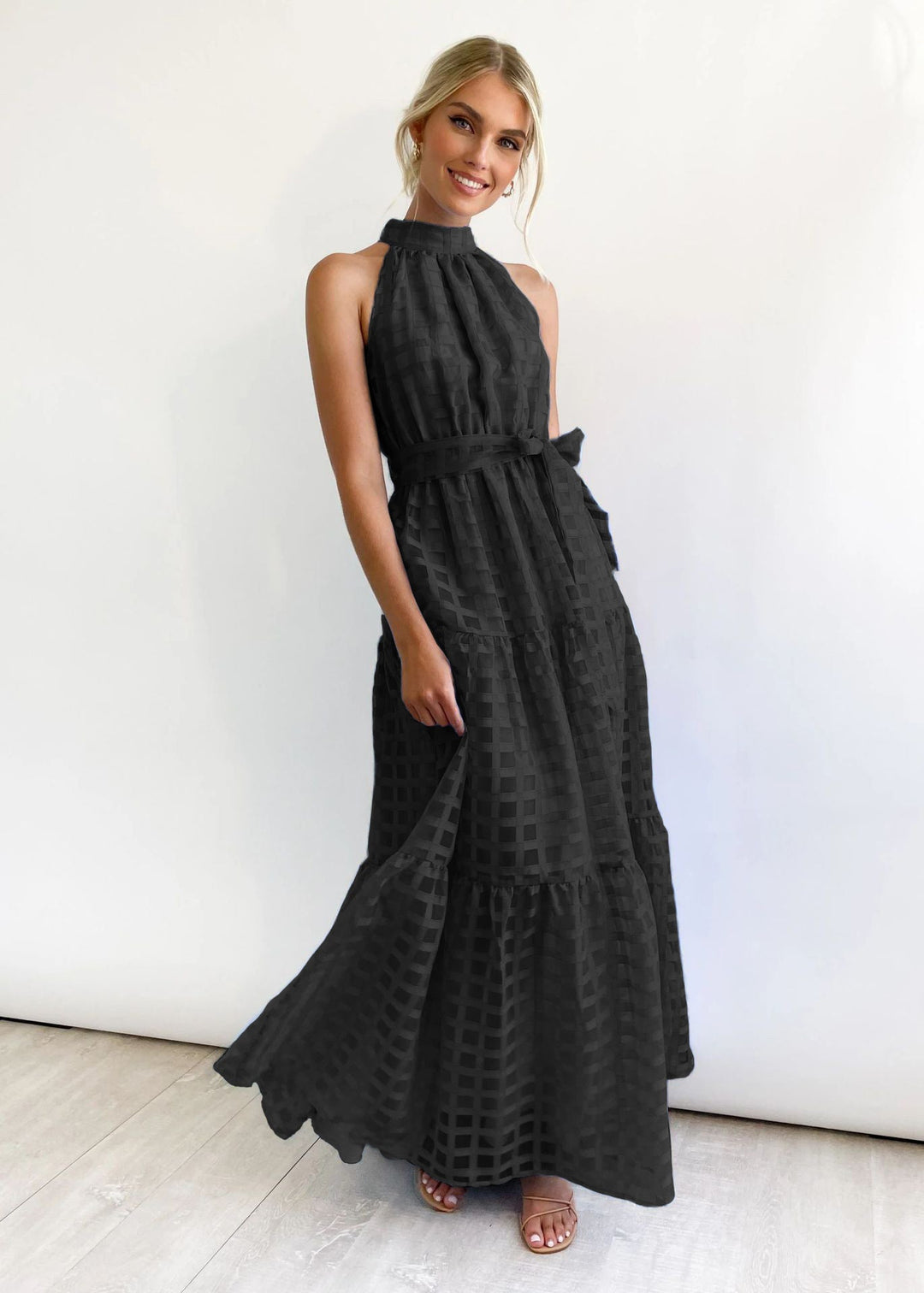Damen Maxikleid mit raffiniertem Hochkragen und gestuftem Design