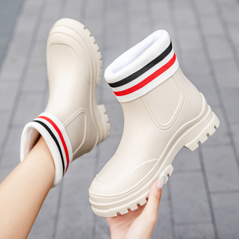 Damen Kurzschaftige Gummi-Regenstiefelette mit gepolstertem Ringbund und profilierter Plateau-Laufsohle Shop Nory