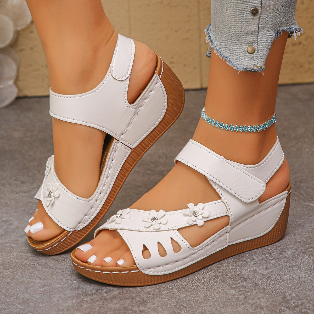 Damen Bunte Sandalen mit floralem Design und verstellbaren Riemen
