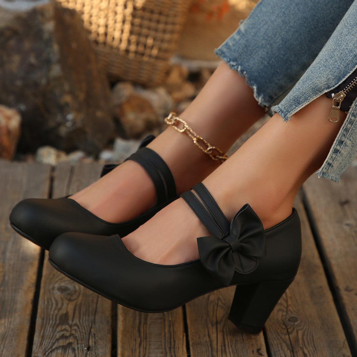 Damen Mary Jane Pumps mit modischer Schleifenapplikation und glänzender Oberfläche