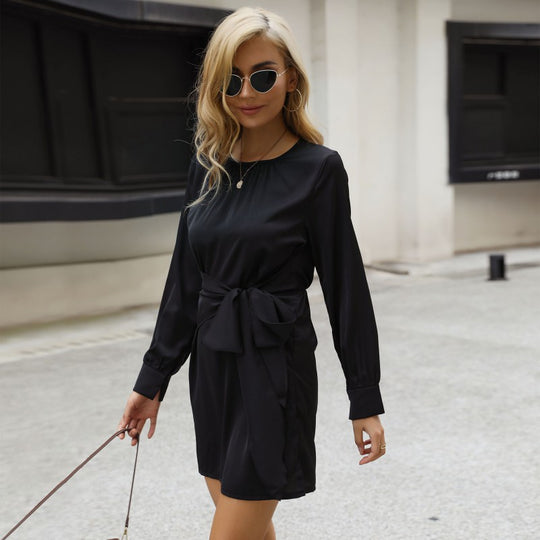 Damen Satin-Minikleid mit langen Ärmeln, Taillengürtel und Rundhalsausschnitt Shop Nory