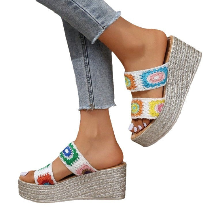 Damen Hochwertige Plateau-Sandalen mit buntem Stickdesign und komfortablem Fußbett