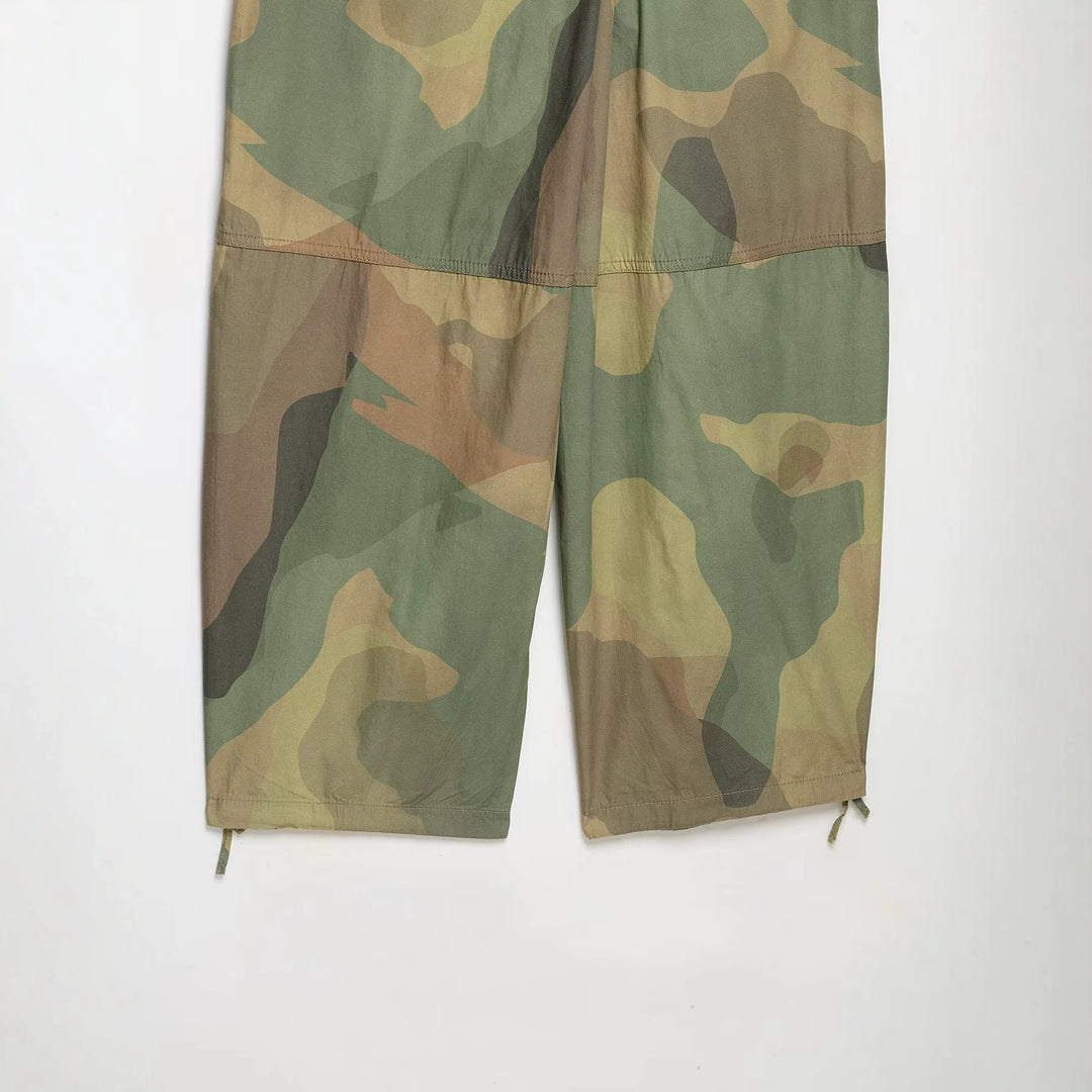 Damen Weitgeschnittene Cargohose im Camouflage‑Muster mit Kordelbund und Knöchelzug Shop Nory