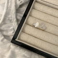 Damenring mit ovalem Stil und zarter Perle Shop Nory