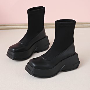 Damen Chunky Plateau‑Stiefelette mit elastischem Sock‑Schaft und skulpturierter Profillaufsohle Shop Nory