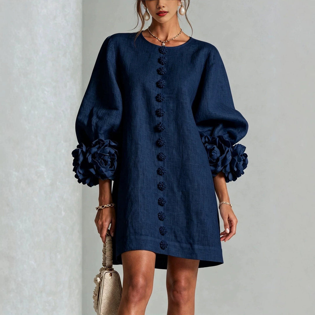 Damen Kurz geschnittenes Leinenkleid mit 3D‑Blütenärmeln und mittiger Knopfleiste Shop Nory
