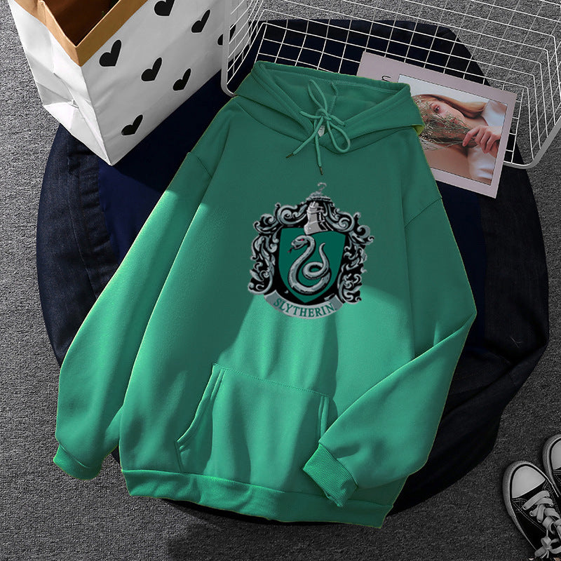 Damen nan gemütlicher Kapuzenpullover im Oversize-Cut mit heraldischem Schlangenwappen und weichem Fleece-Innenfutter Shop Nory