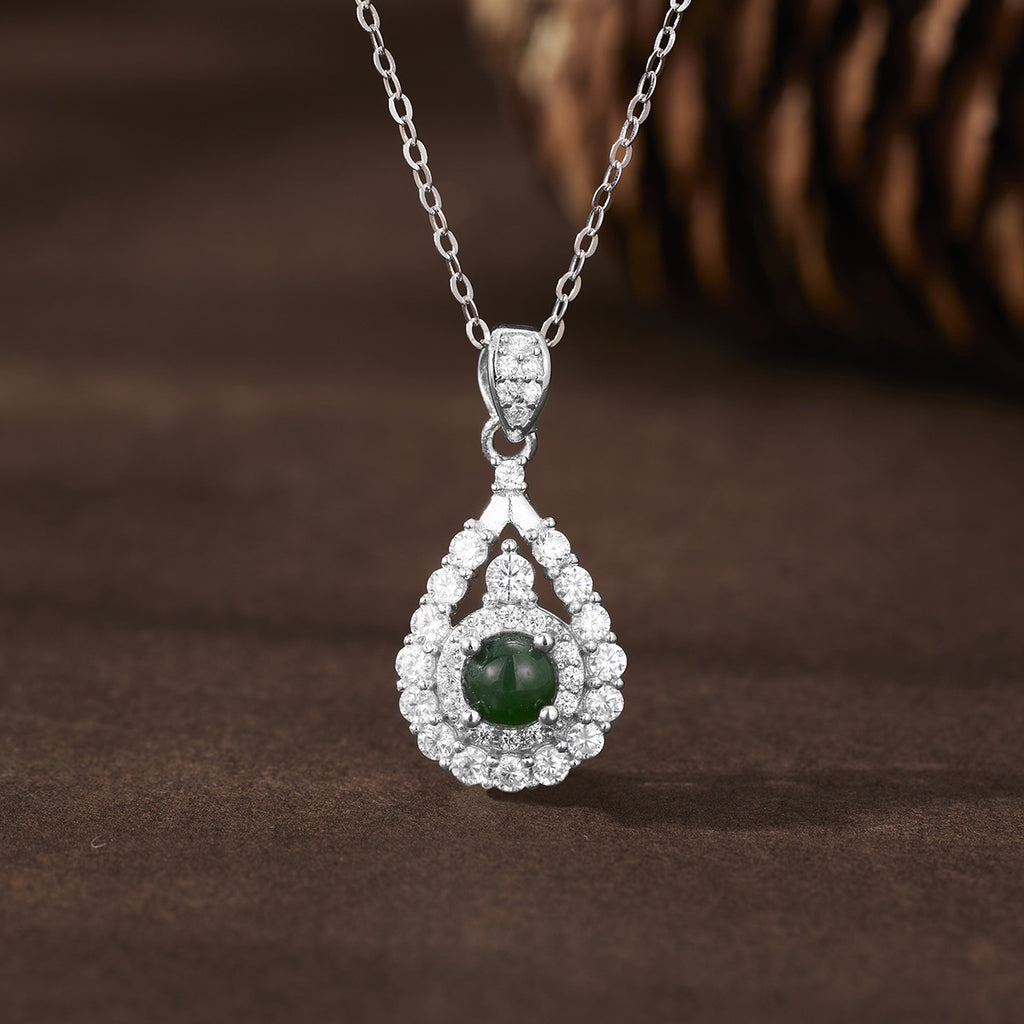 Damen exquisite Halskette mit grünem Jade-Anhänger und funkelnden Kristallen Shop Nory