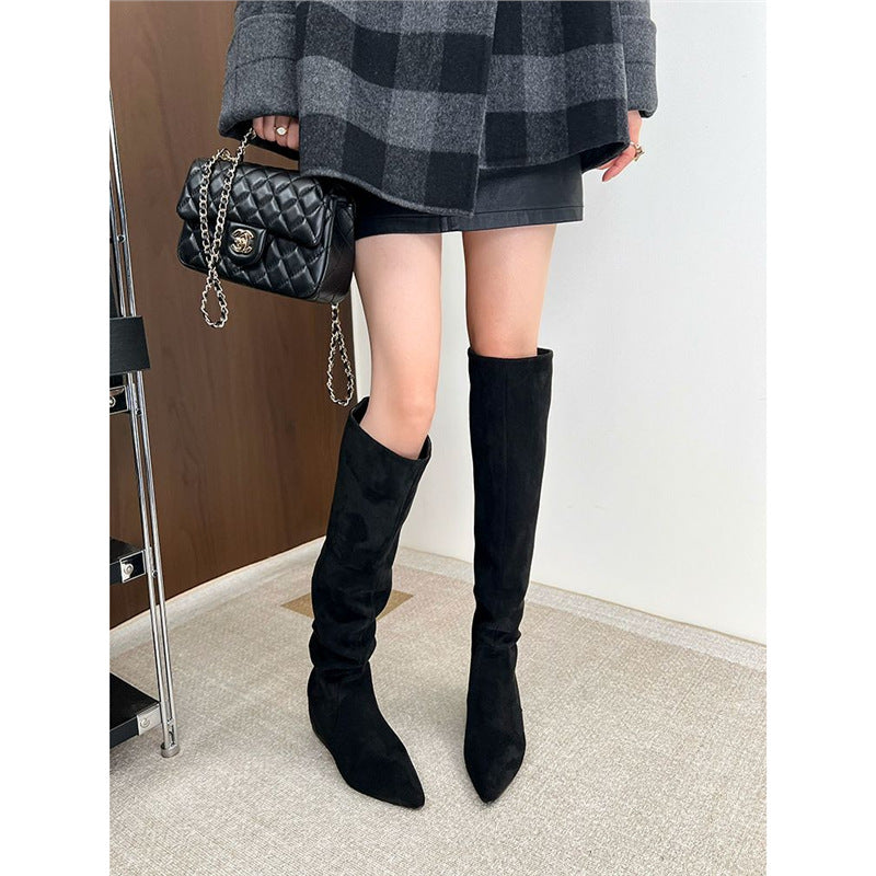 Damen kniehohe Slouch-Stiefel aus Veloursleder mit spitzer Zehenpartie Shop Nory