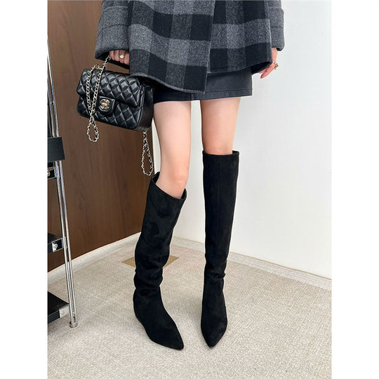 Damen kniehohe Slouch-Stiefel aus Veloursleder mit spitzer Zehenpartie Shop Nory
