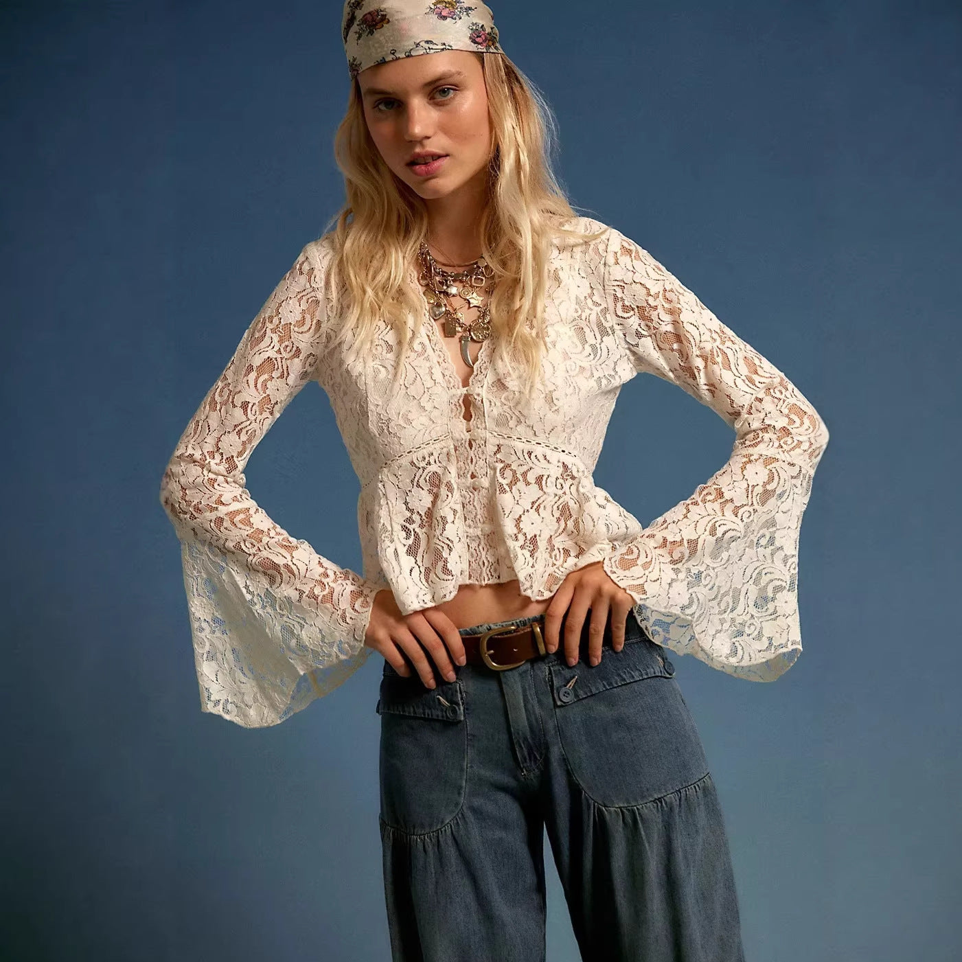 Damen Spitzenbluse im romantischen Design mit weitem Arm