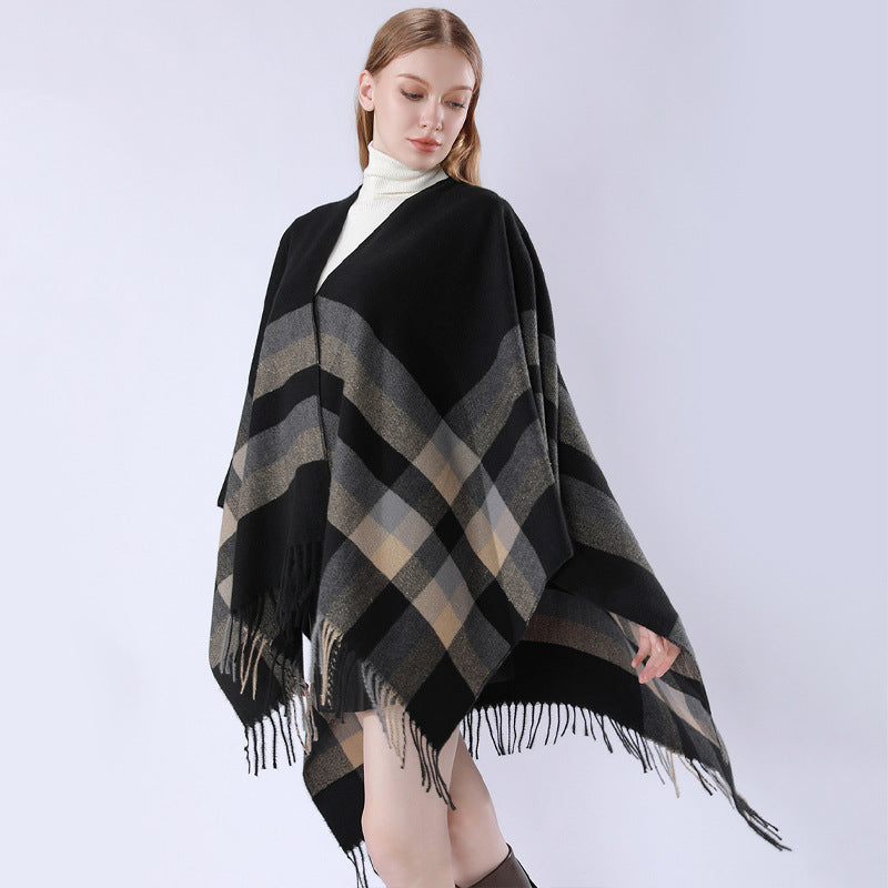 Damen Wollmix-Capeponcho im Oversize-Kimono mit Karomuster und Fransensaum Shop Nory