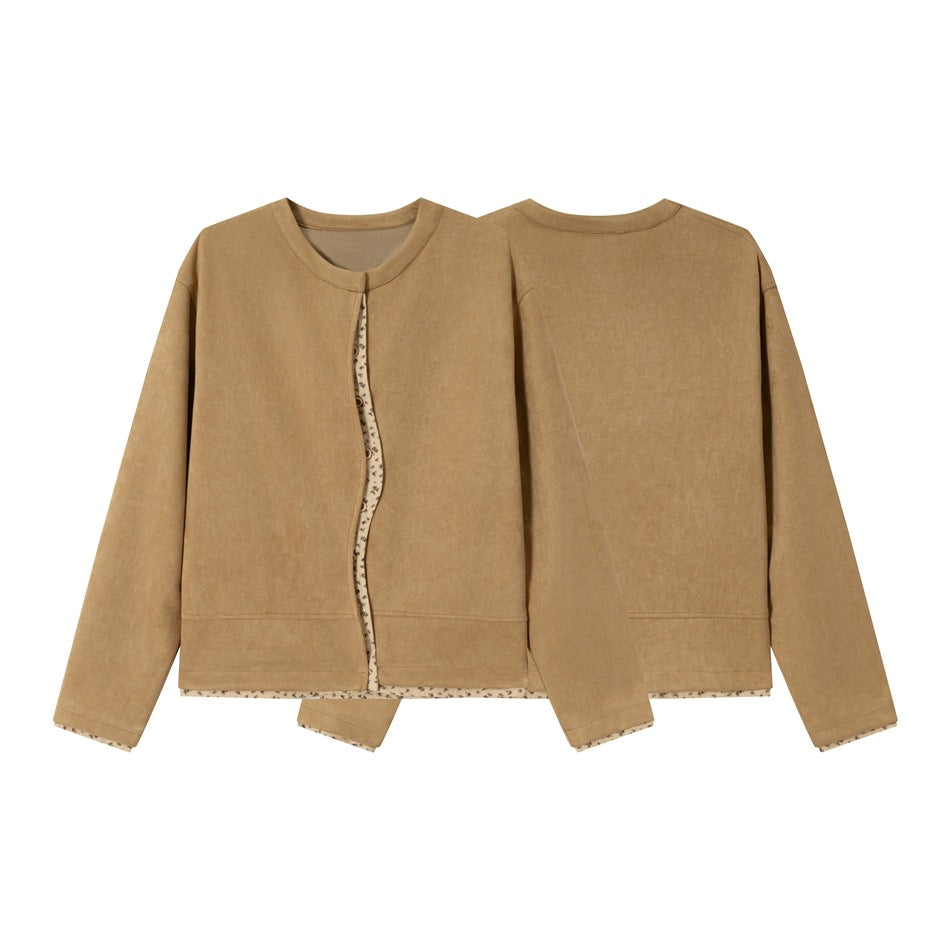 Damen Kurz geschnittene Wildlederoptik Blousonjacke mit Rundhalsausschnitt, verdeckter Knopfleiste und floralem Innenbesatz Shop Nory
