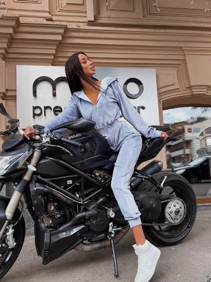 Damen Velours Jumpsuit mit Kapuze, Reißverschluss und tailliertem Gummibund Shop Nory