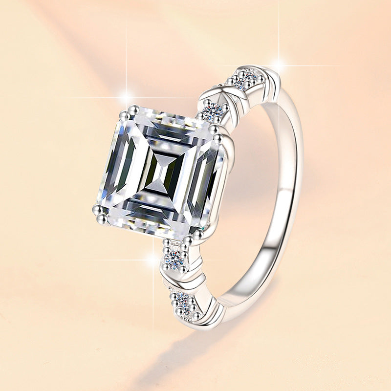 Damenring mit quadratischem Zirkonia und filigranem Design Shop Nory