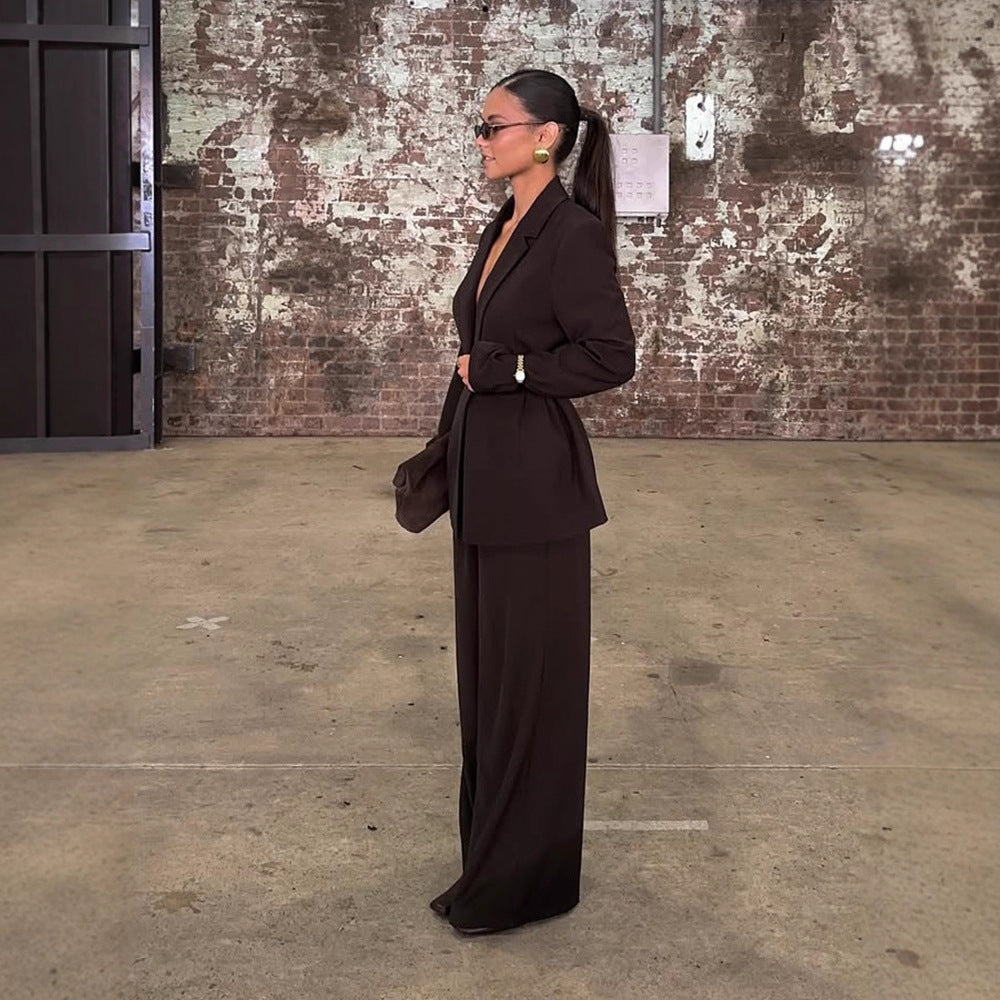 Damen Blazer mit tiefem V-Ausschnitt und eleganter Silhouette