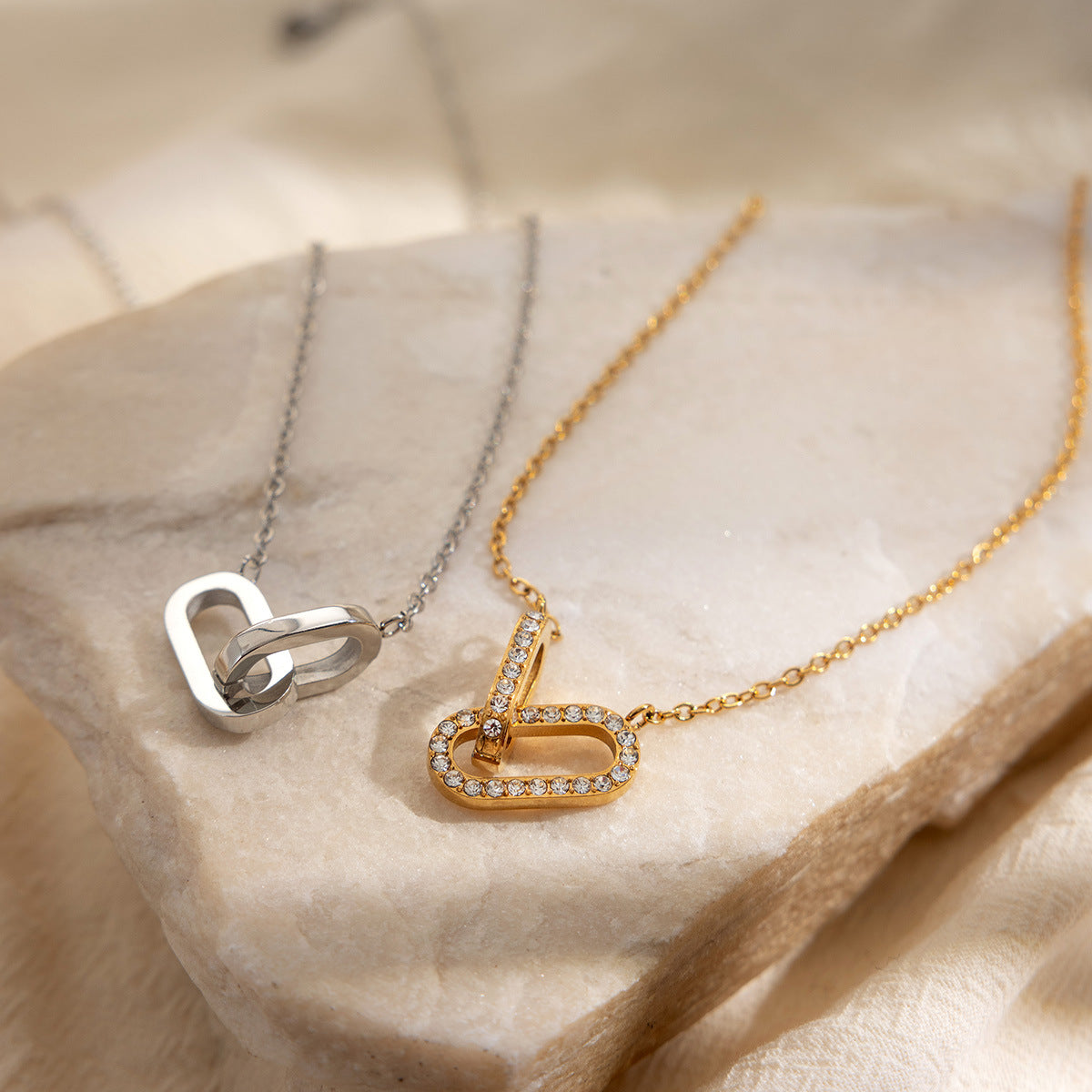 Damen Halskette mit funkelndem Zirkonia-Anhänger und verstellbarem Edelstahlverschluss Shop Nory