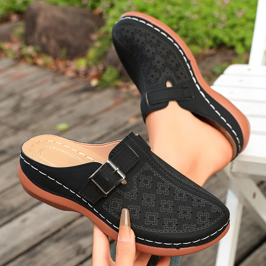 Damen Komfort-Mule mit verstellbarem Schnallenriemen und ornamentaler Lochprägung Shop Nory