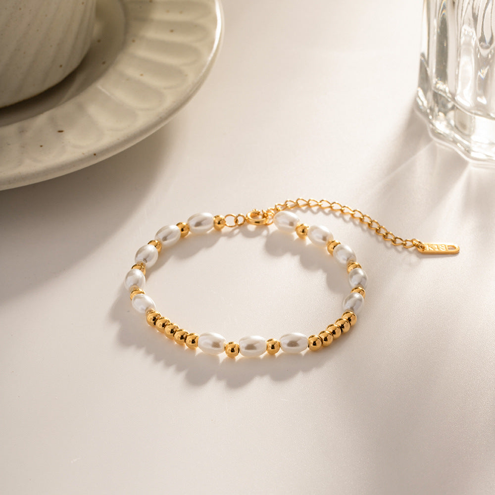 Damen Armband aus Perlen und goldenem Edelstahl Shop Nory