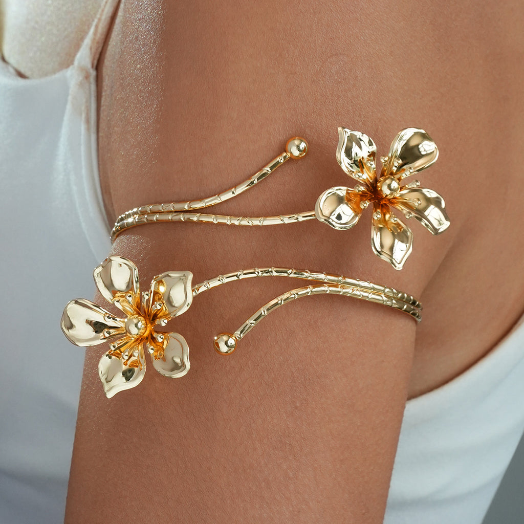 Damen Armreif mit floralem Design und glänzenden Details Shop Nory