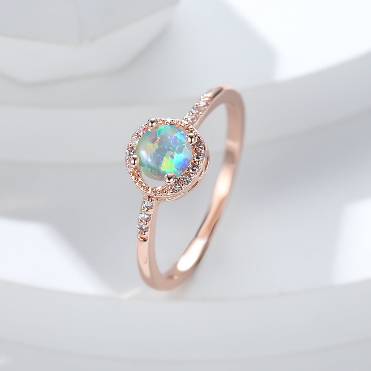 Damen Ring mit schimmerndem Opal und Zirkonia-Verzierung Shop Nory