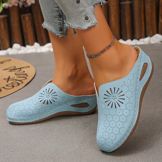 Damen Bequeme Perforierte Slipper-Mules mit Blumenstanzung und gepolstertem Fußbett Shop Nory