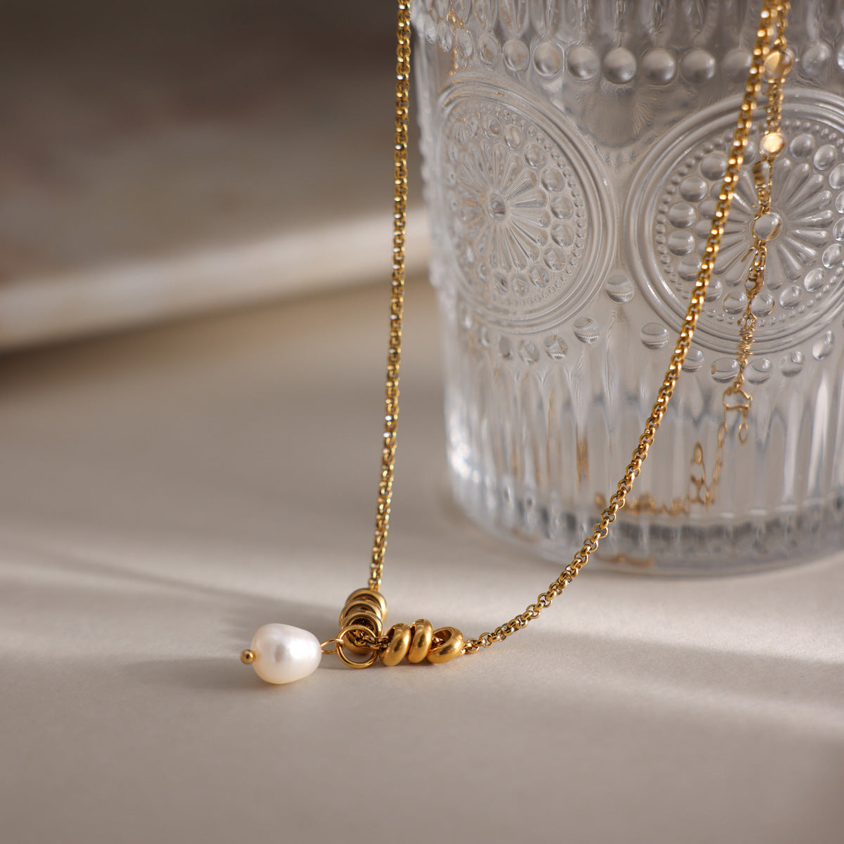 Damen Halskette mit eleganten Perlen und drehbarem Design Shop Nory