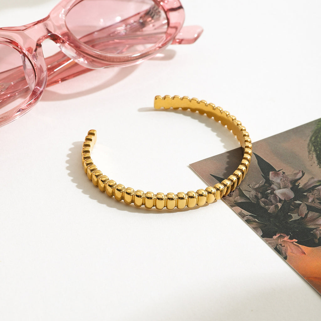 Damen Offenes Armband mit modernem, hypoallergenem Design aus Edelstahl Shop Nory