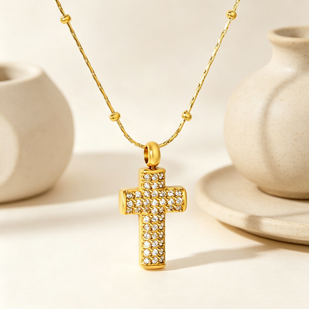 Damen Halskette mit funkelndem Kreuz-Anhänger Shop Nory