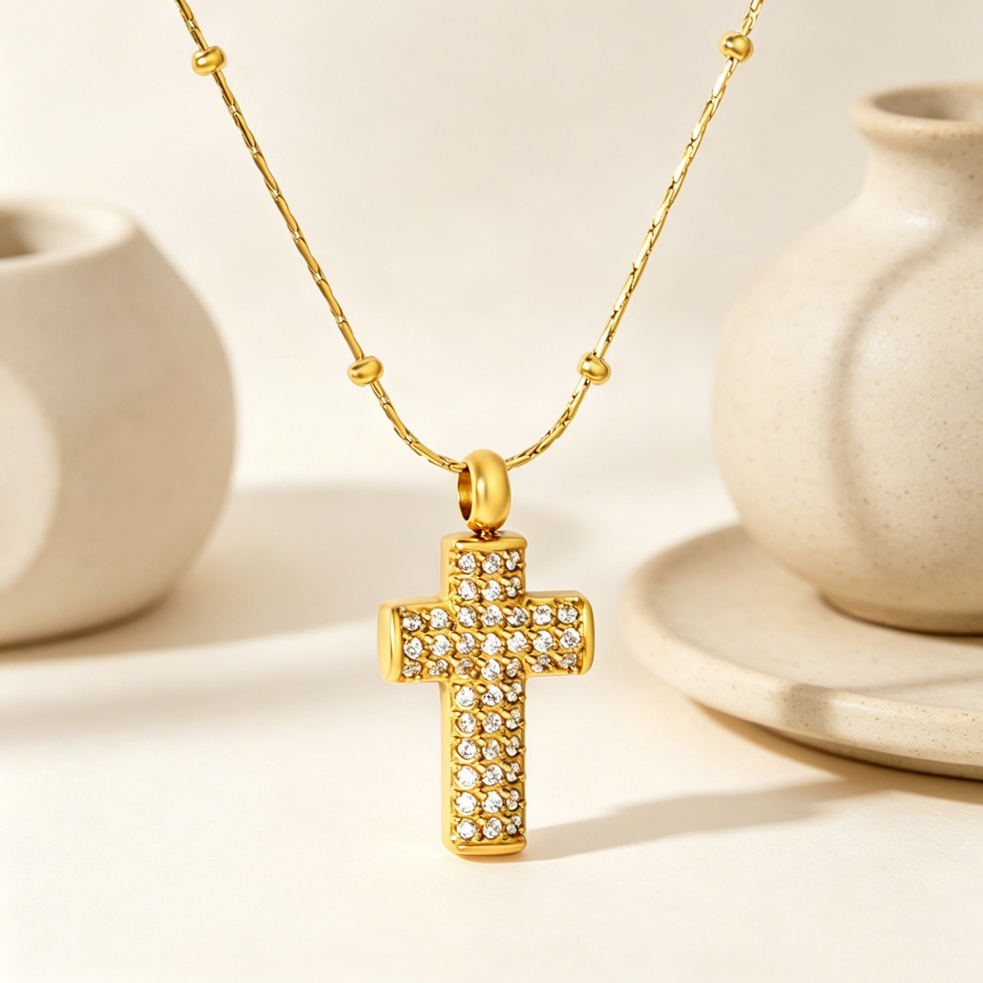Damen Halskette mit funkelndem Kreuz-Anhänger Shop Nory
