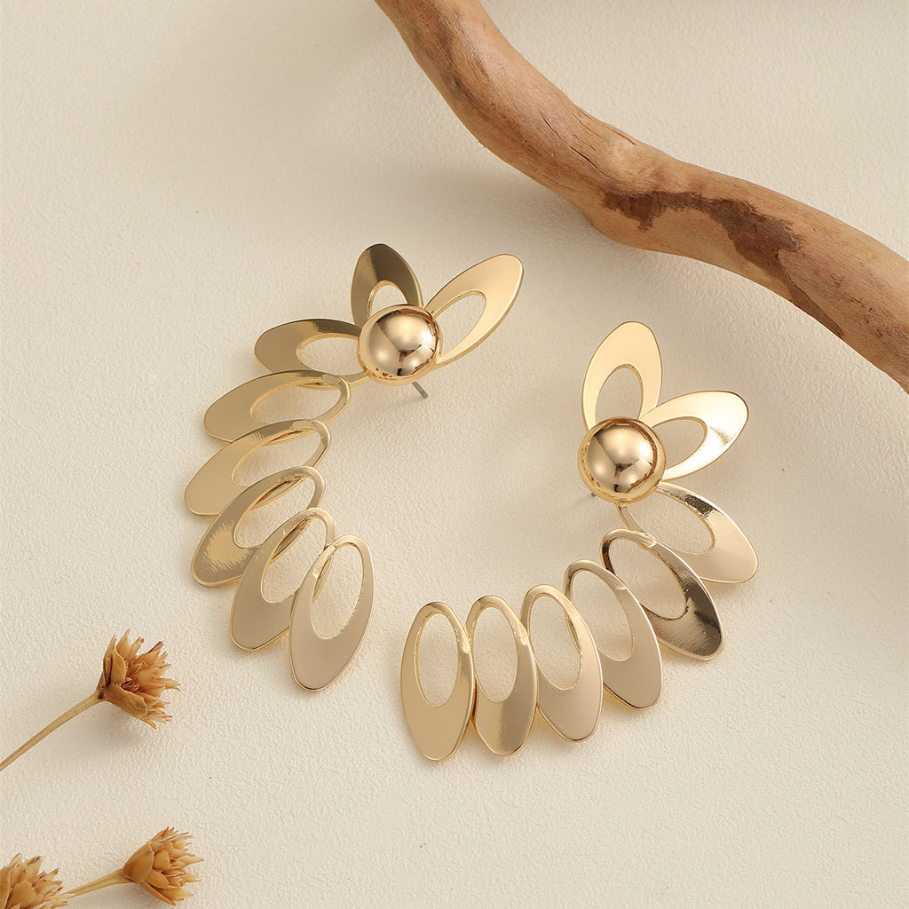 Damen Hängende Ohrringe im floralen Design mit goldenen Akzenten Shop Nory