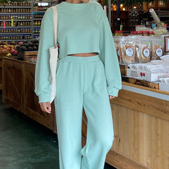 Damen kurz geschnittenes Waffelstrick-Lounge-Set mit hoch taillierter Palazzohose Shop Nory